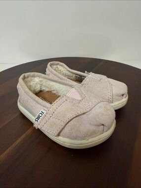 TOMS Pink Sparkle Slip-On Shoes – Toddler Size 4 – Glitter with Faux Fur Lining